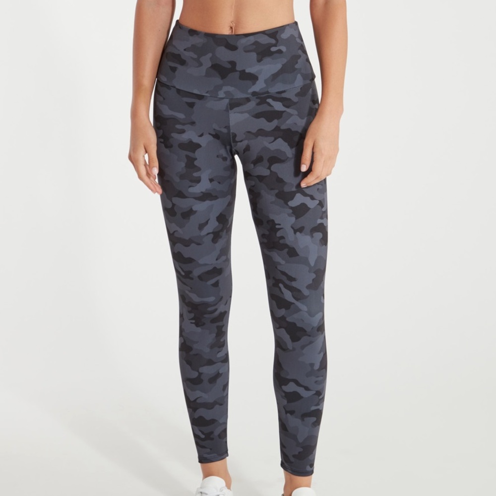 💫SOLD💫Onzie Grey Camo Leggings